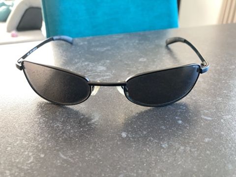 LUNETTES/BRILLE/SUNGLASSES MATRIX 4 : TRINITY + POCHETTE + LINGETTE ET