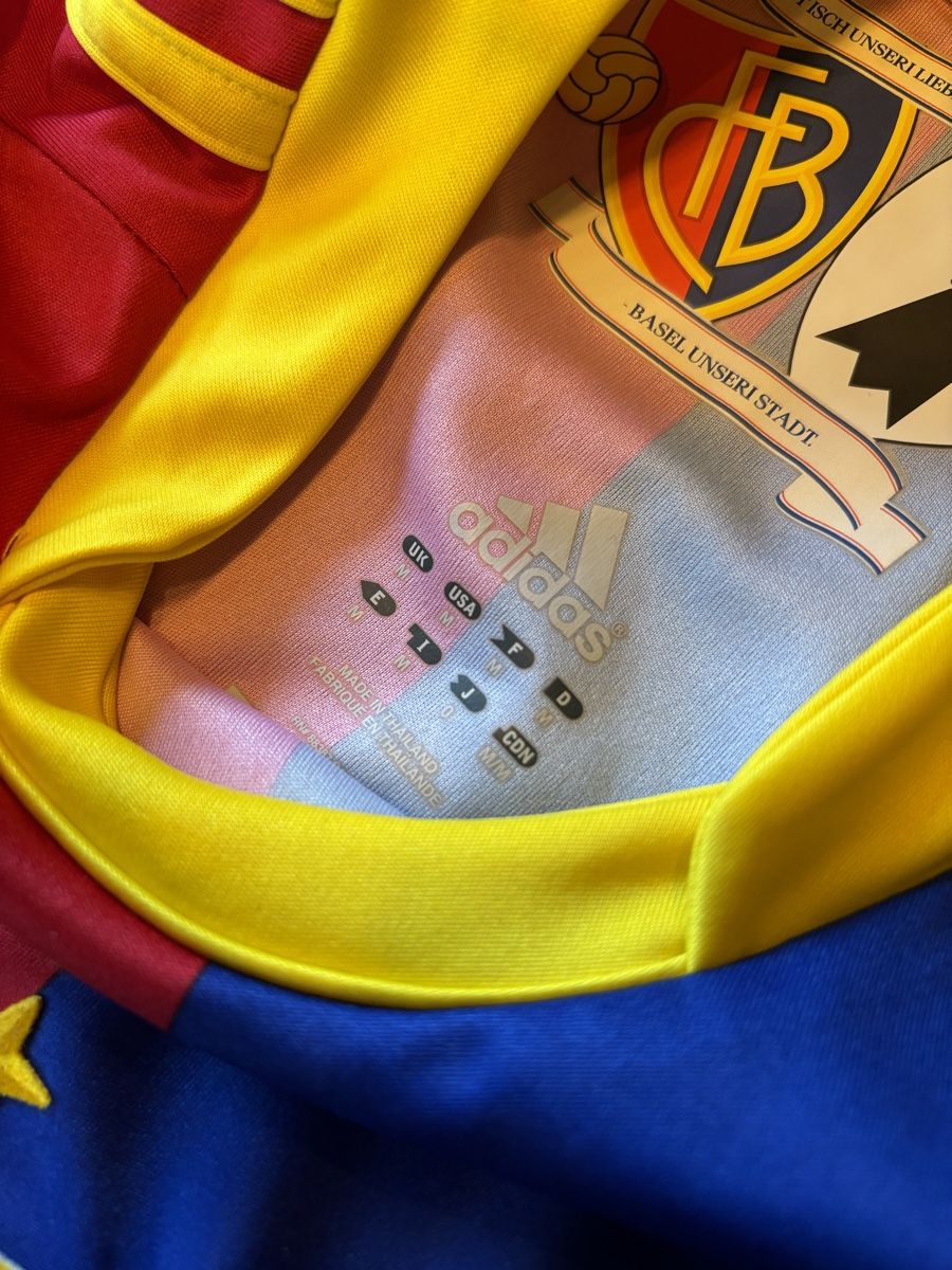 FC Basel Leibchen & Hosen: FC Basel Heimtrikot 12/13 Original M – Gebraucht aus Baar von Janiskoller 2
