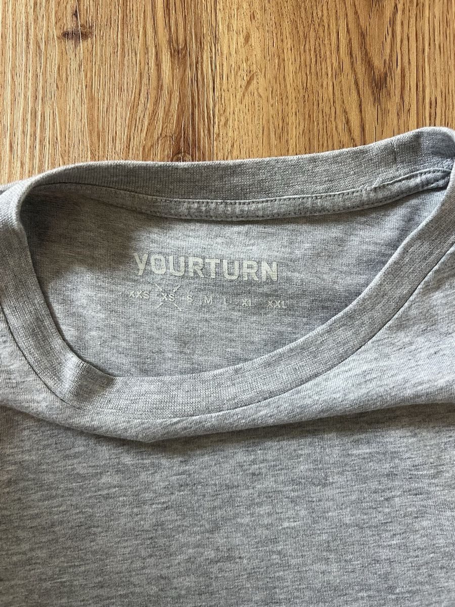 T-shirt: Graues T-Shirt  – Usato da Olten venduto da isabelschmid 1