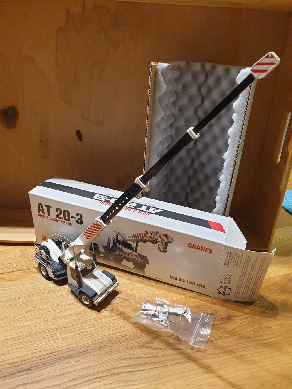 Conrad Modellbausätze & Standmodelle: Terex AT20-3 Neu OVP – Neu und originalverpackt aus Baar von Liebherrbagger 2