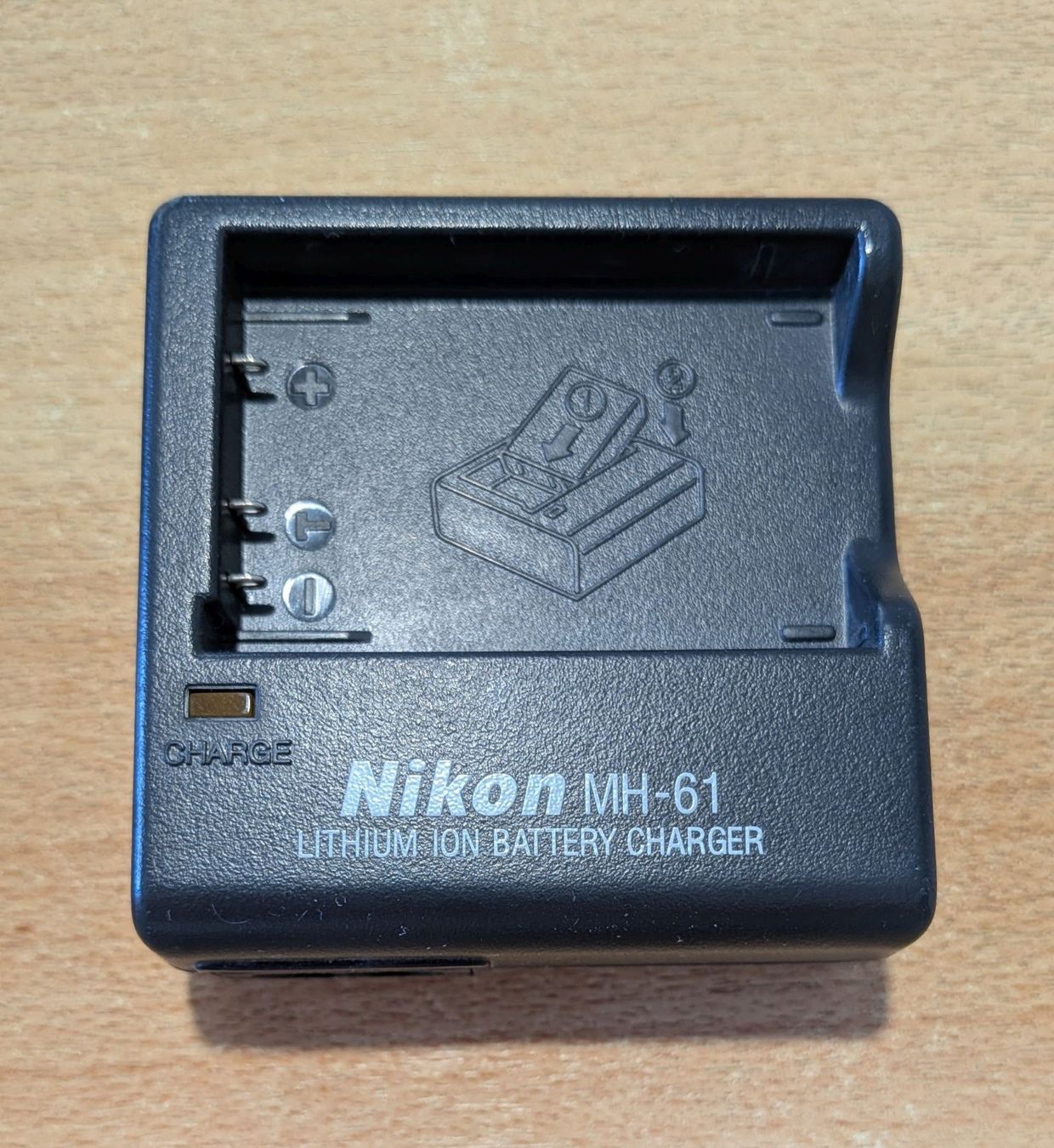 Nikon Altri Accessori: Nikon MH-61 Akku Ladegerät – Usato da Güttingen venduto da romli 2