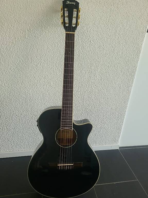 Strumenti musicali: Guitare classique  – Usato da Pieterlen venduto da dav_bd2q