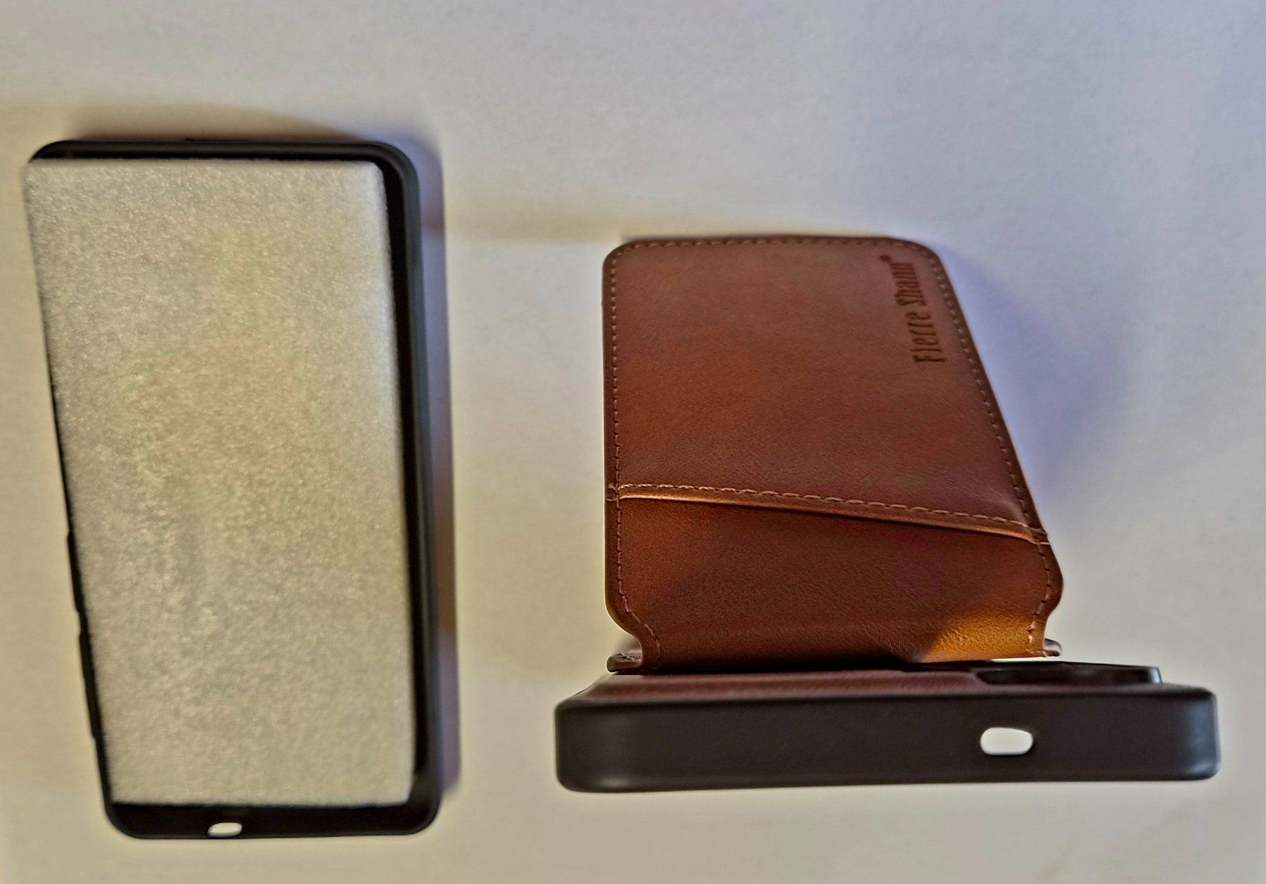 Samsung Covers & Schutzfolien: 2 Samsung S 26 Handyhülle mit Kartenhalter - Ungebraucht – Gebraucht aus Madiswil von Willys4 7