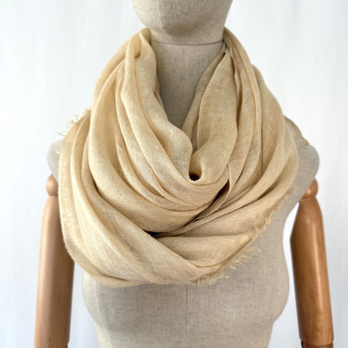 Faliero Sarti Foulards, Tücher & Schals: FALIERO SARTI New Scarf with sequins – Neu (gemäss Beschreibung) aus Emmen von Avviivva_Com2023