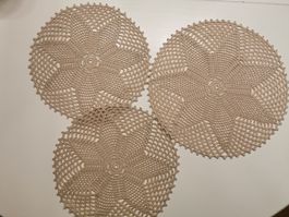 3 Tischsets gehäkelt beige NEU Napperon