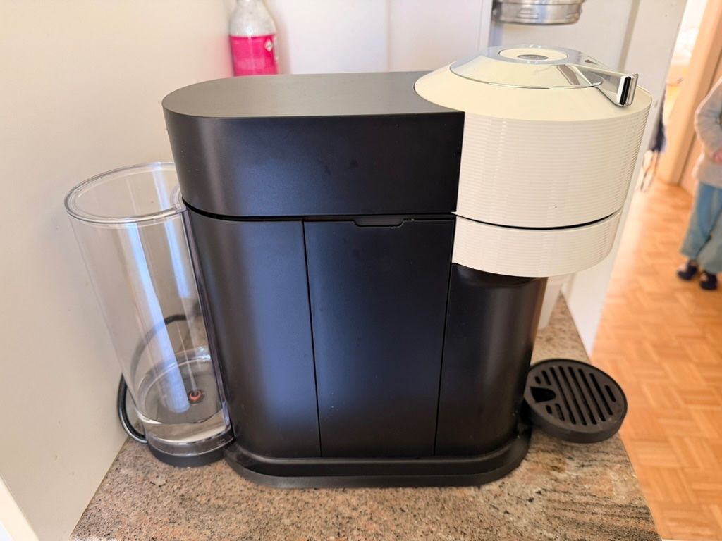 Nespresso Kaffeemaschinen & Espressomaschinen: Nespresso Kaffeemaschine – Gebraucht aus Basel von Mydonkey 1