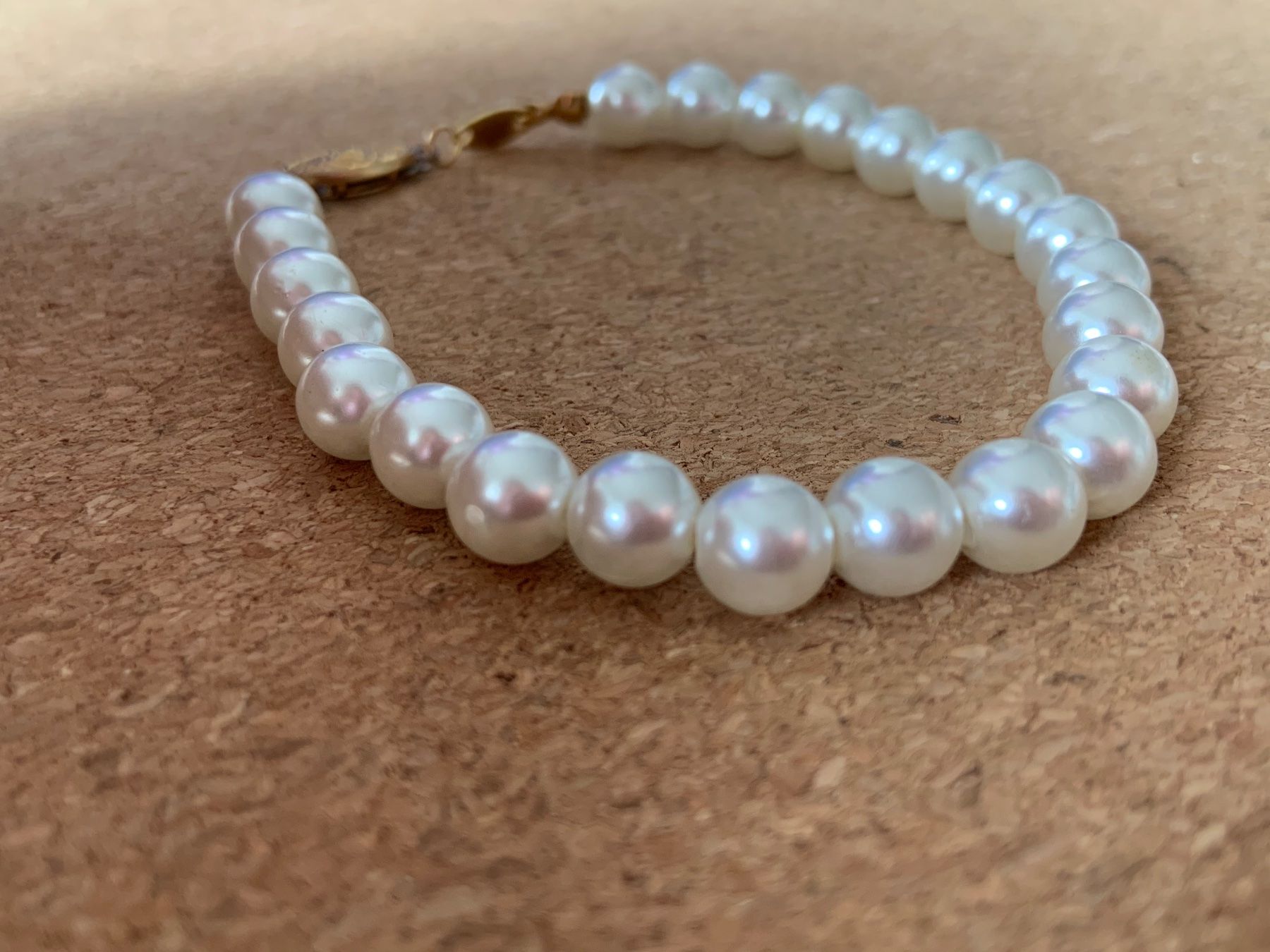 Armbänder & -reifen: Perlen-Armband weiss grosszügig – Gebraucht aus Laufen von Bellavitaboom 2