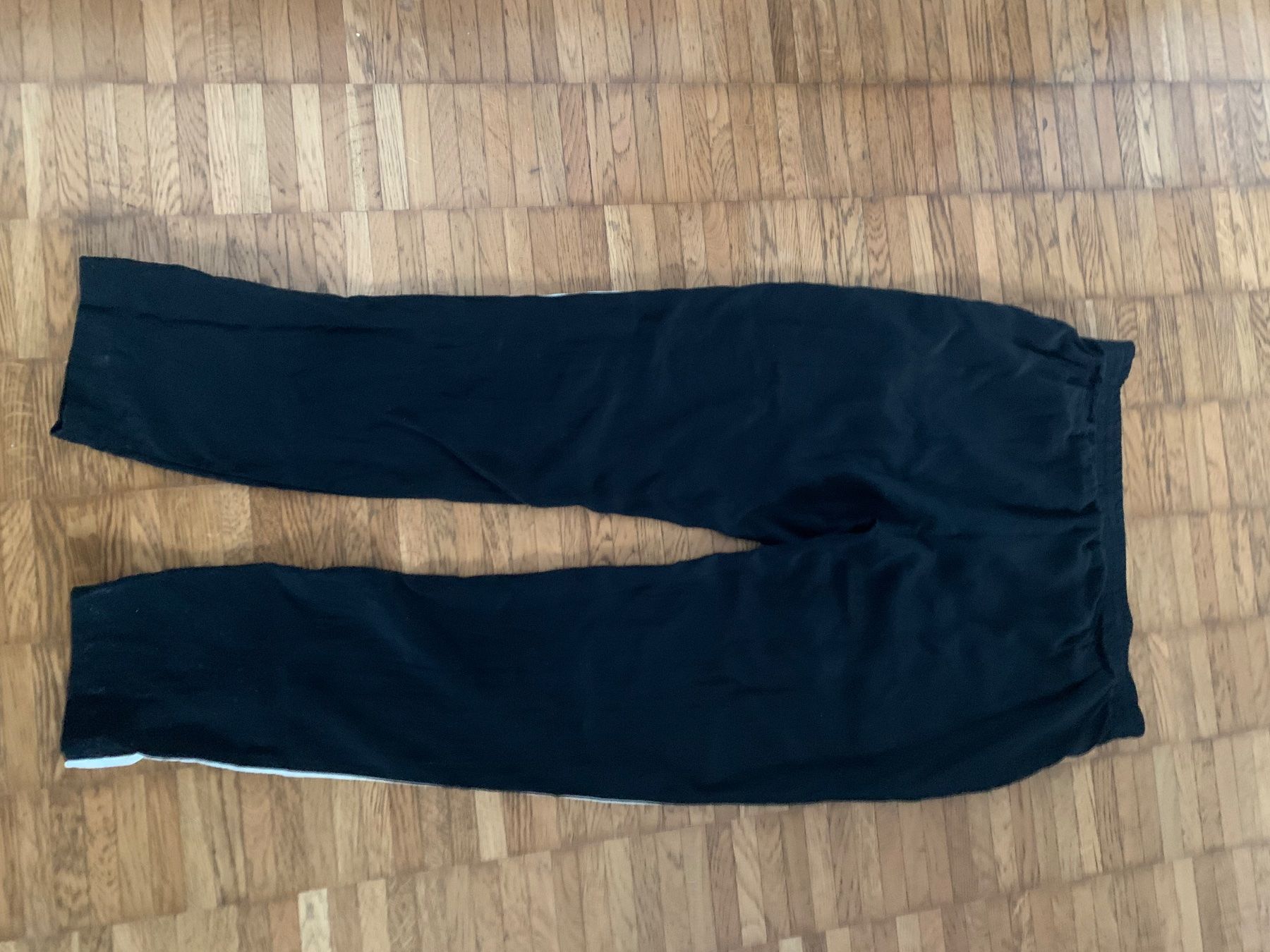 Pantaloni: Jonathan Simkhai Seiden Hose – Usato da Zürich venduto da Nikuska32 3