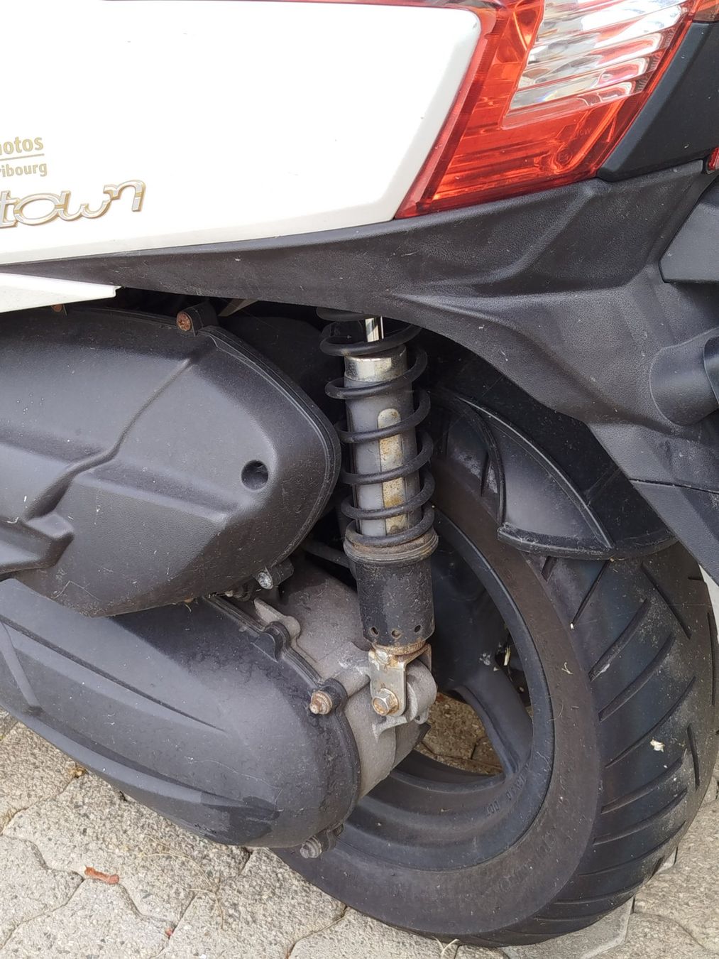 Kymco Scooters: Roller Kymco Downtown 125 mit Topcase – Gebraucht aus Thalwil von DigitalSoldier 5