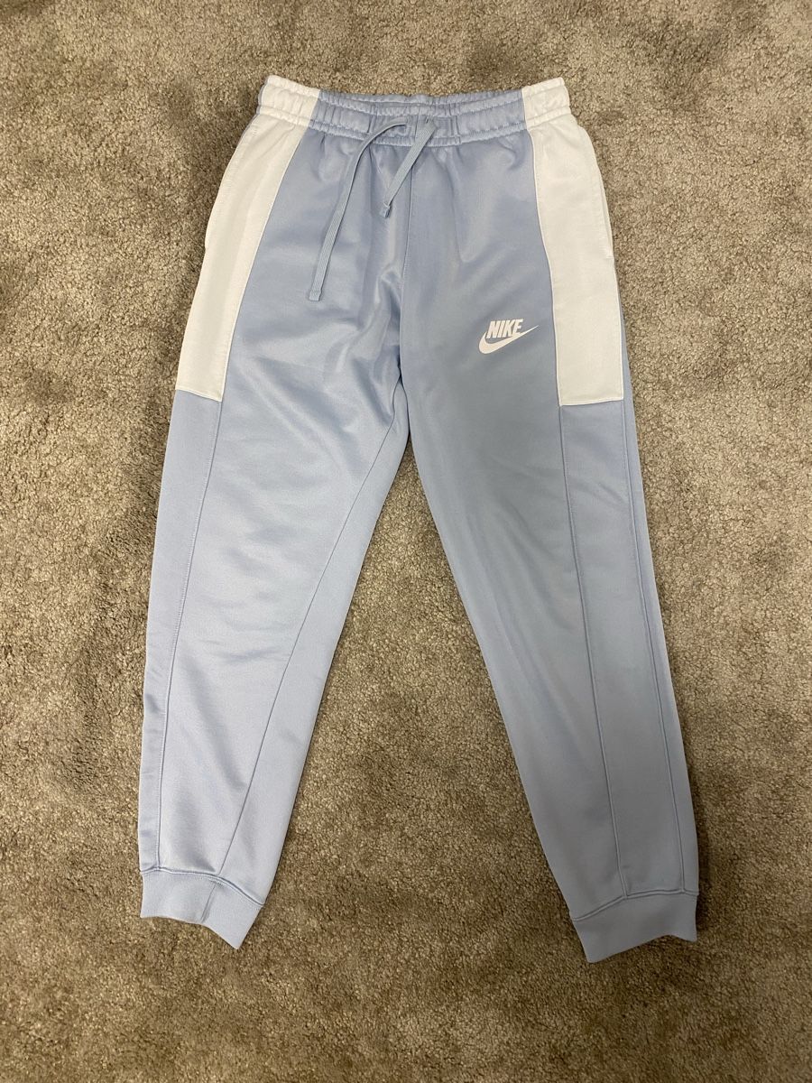 Nike Lotti di vestiti: Nike Trainingsanzug Gr. M – Usato da Brüttisellen venduto da xe_m 2