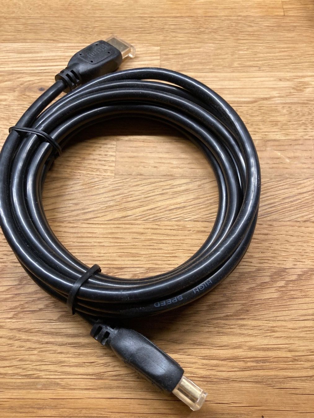 Cavi: HDMI Kabel 3m (gold Standard) – Usato da Lüsslingen venduto da Piper