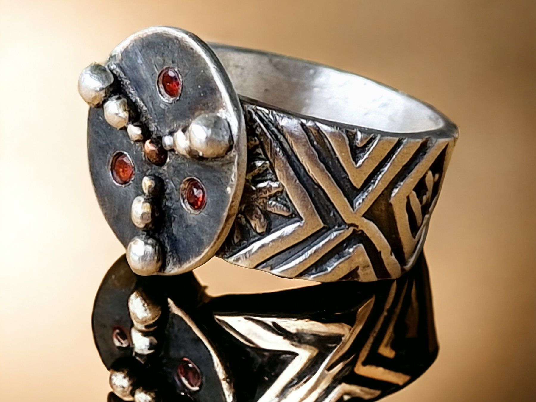 Anelli: Spinner-Ring, Silber & Granat, drehende Scheibe, Gr. 53 – Nuovo e nell'imballaggio originale da Aarau venduto da Schmuckhoehle_MD 4