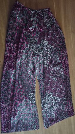 Hosen gemustert pink/weiss/ schwarz Grösse M neu