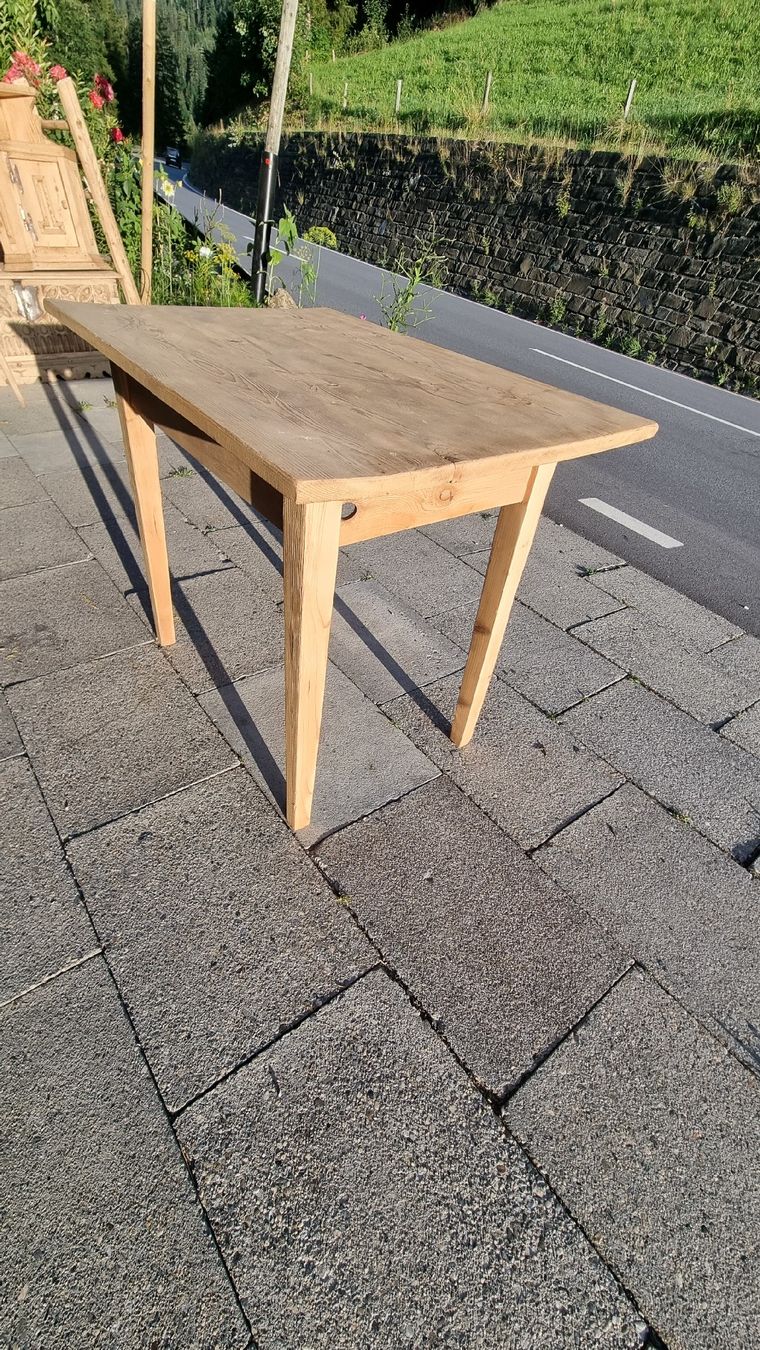 Tavoli: Tannentisch antik – Usato da Sils im Domleschg venduto da platin01 1