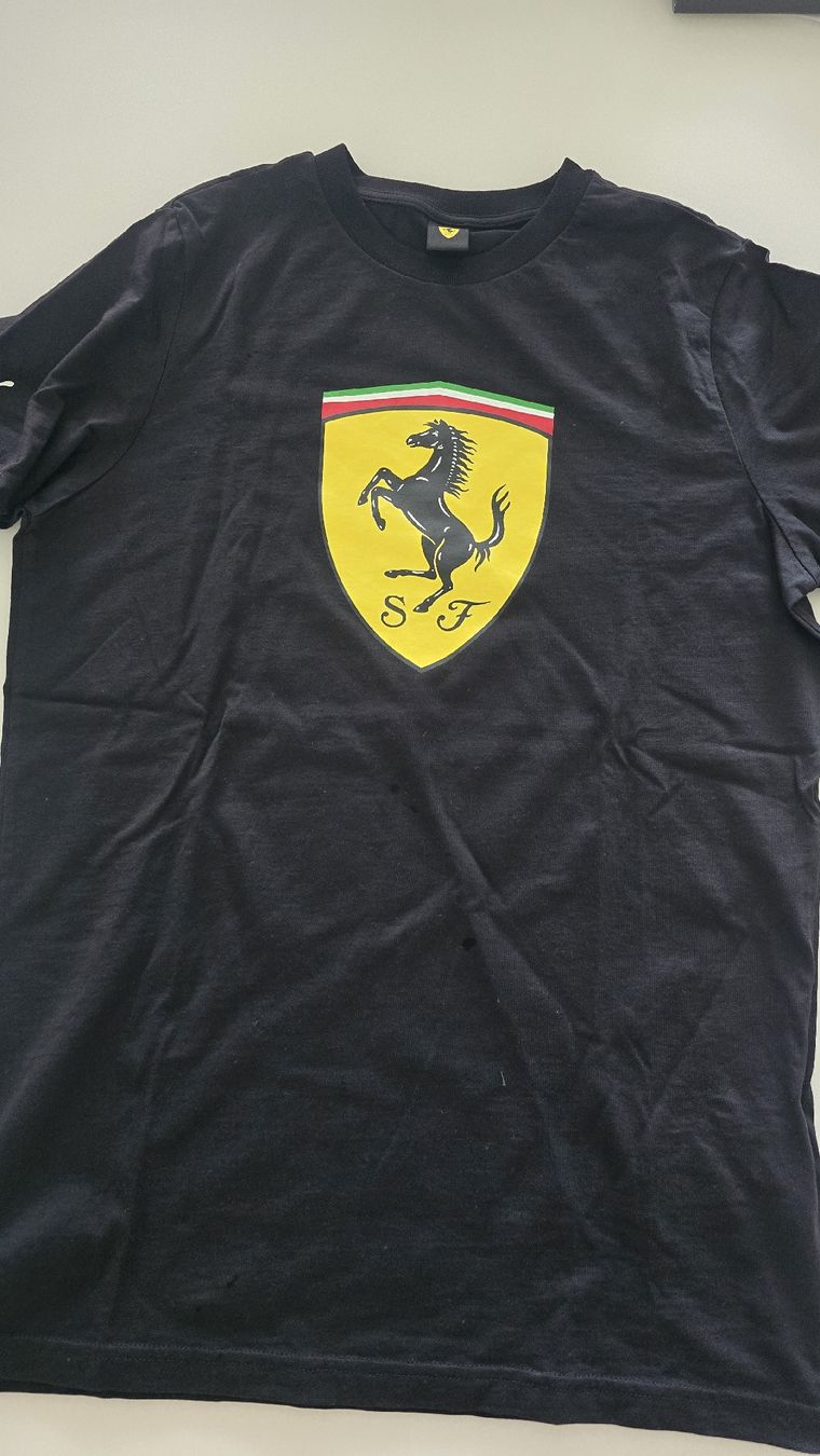 Ferrari T-shirt: Ferrari tee-shirt neuf S – Nuovo (secondo la descrizione) da Estavayer-Le-Lac venduto da zazadavidson