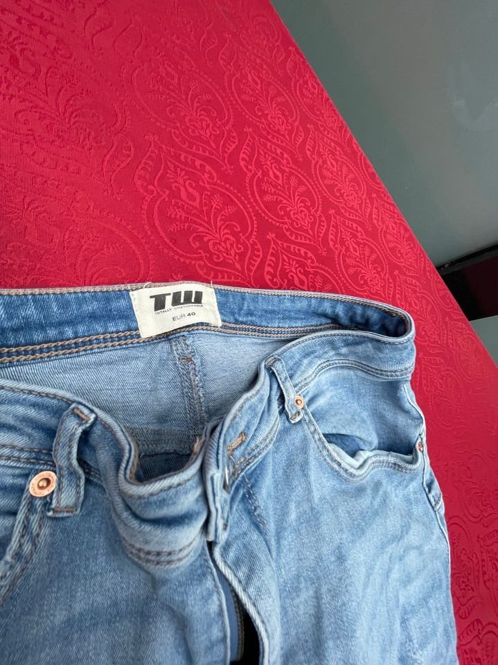 Jeans: Damen Jeans TW 40 – Gebraucht aus Bergdietikon von antovale 1