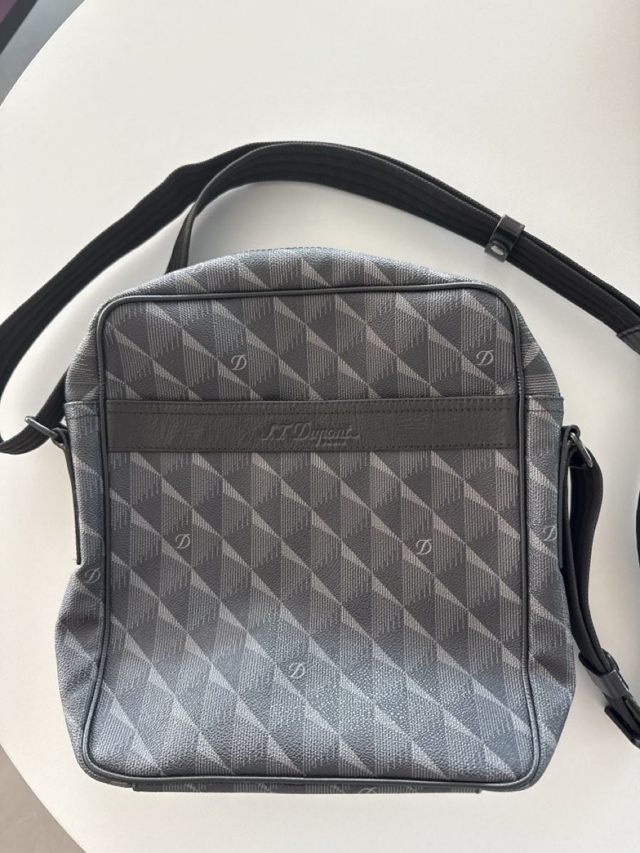 Dupont Borse: St Dupont Shoulder Bag Grey Monogram new condition – Nuovo (secondo la descrizione) da Zürich venduto da nad_s27g