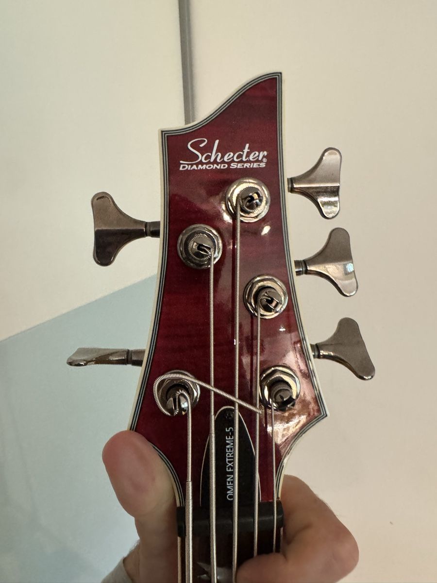 Strumenti musicali: Schecter Omen Extreme-5 Bassgitarre, Black Cherry – Usato da Zürich venduto da plama 4