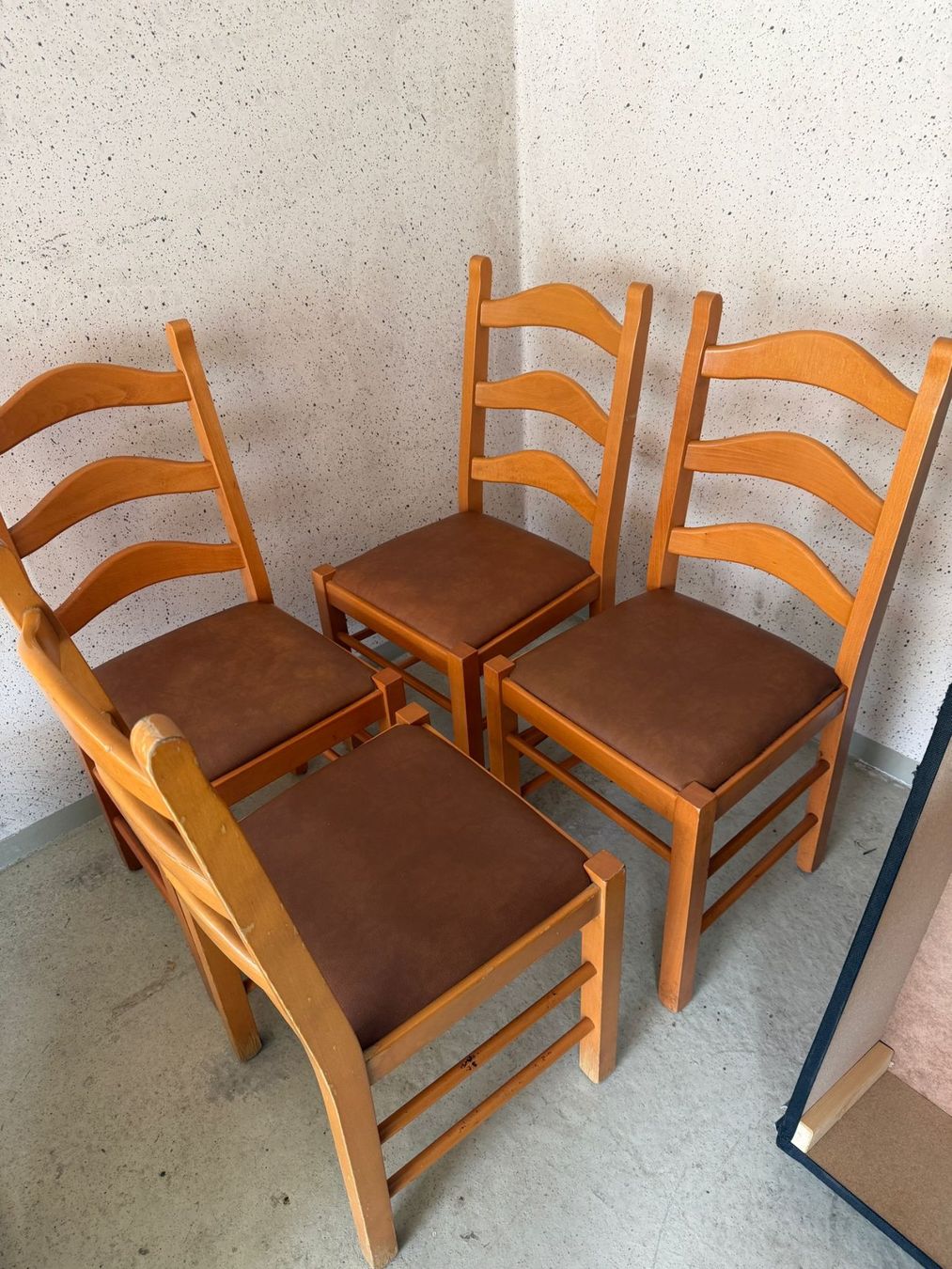 Sedie: 4 sehr gut erhaltene Holzstühle – Usato da Bad Zurzach venduto da lha_9s7r 1