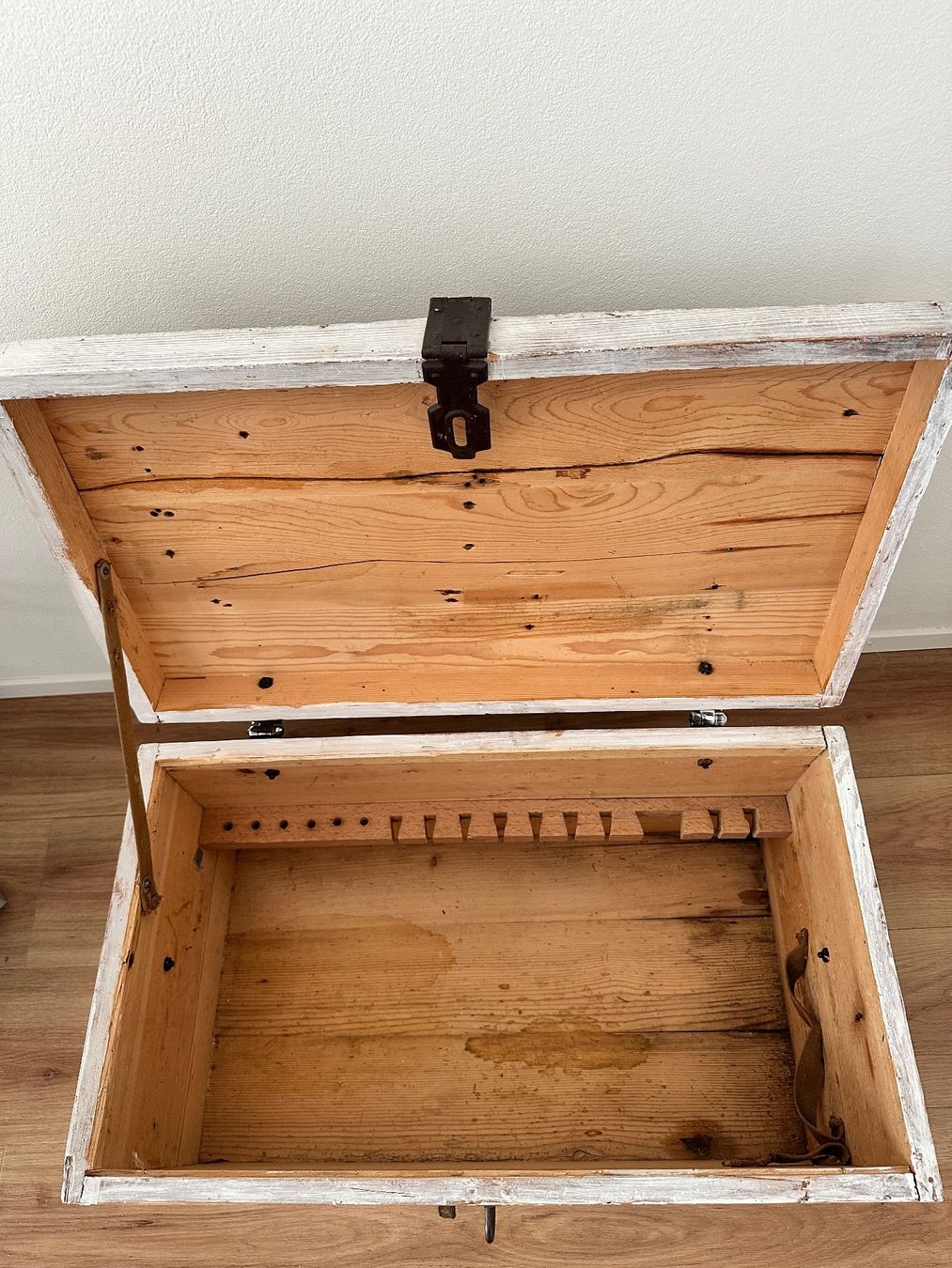 Truhen: Shabby Chic Holztruhe – Gebraucht aus Winterthur von angeliki85 2