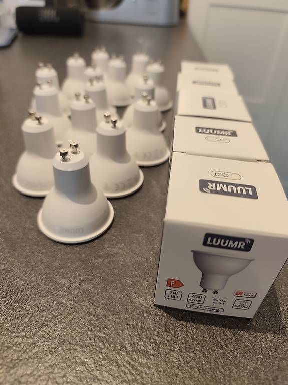 Lampade: Lot de 20 ampoules LED connectées – Usato da La Chaux-de-Fonds venduto da Nivi