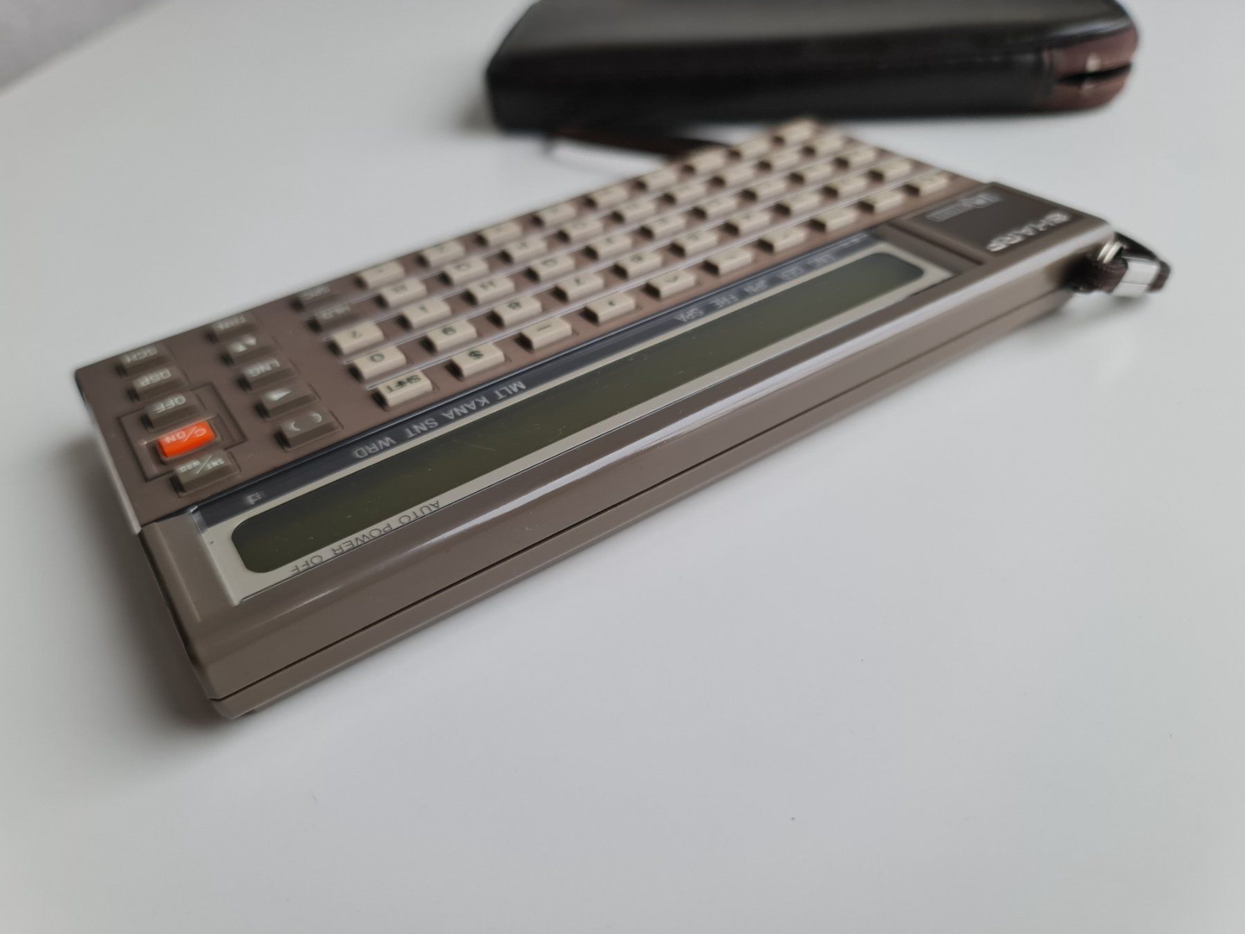 PC: Sharp IQ 3100 Electronic Translator 1980er Vintage Computer – Usato da Obfelden venduto da ZinggHandel 4