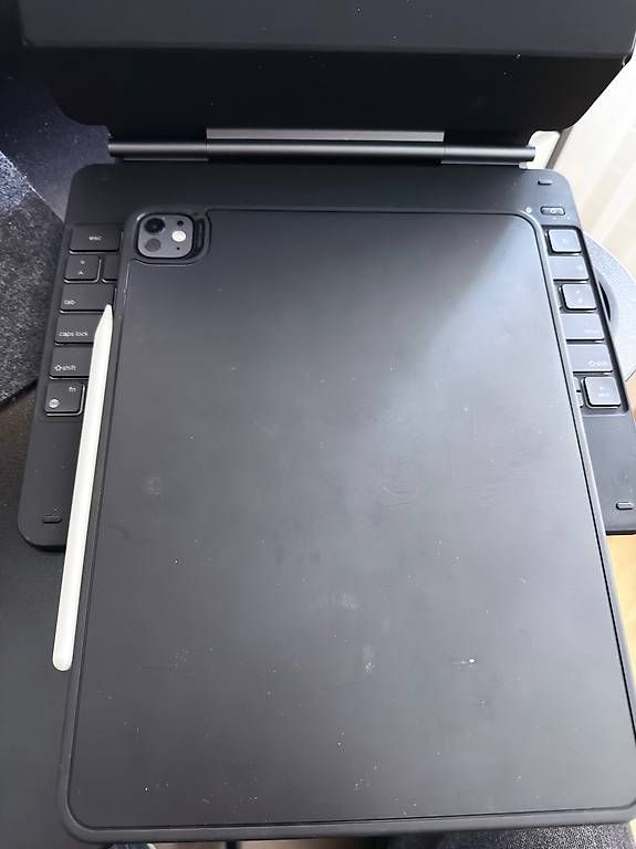 Apple Tablet PC: iPad Pro M4 13" 256GB, WiFi mit Pencil Pro und ESR Keyboard – Nuovo e nell'imballaggio originale da Zug venduto da teo_hsd9 2