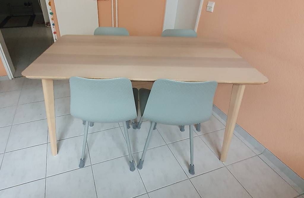 Ikea Tavoli: Küchentisch mit 4 Stühlen – Usato da Gümligen venduto da fam_7nht 1