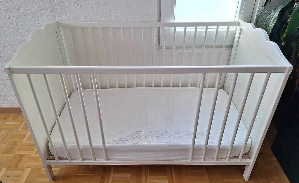 Lits: Lit bébé et matelas IKEA Jattetrott – D'occasion à Meyrin par jdhrx