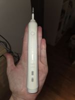 Elektrische Zahnbürste Oral-B Braun mit Ladestation weiss