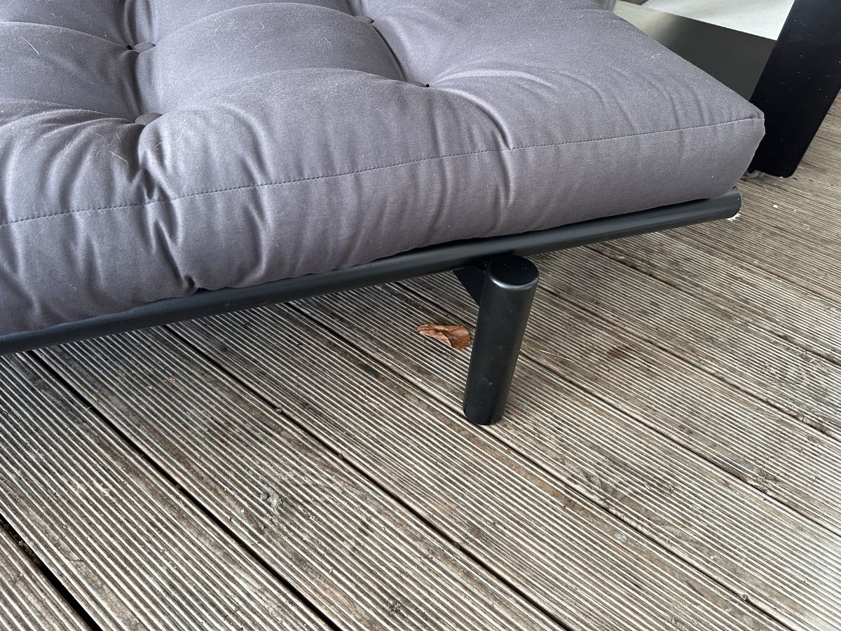 Liegen & Liegestühle: Graue Tagesliege/Couch mit Kissen – Gebraucht aus Interlaken von raphael26 1