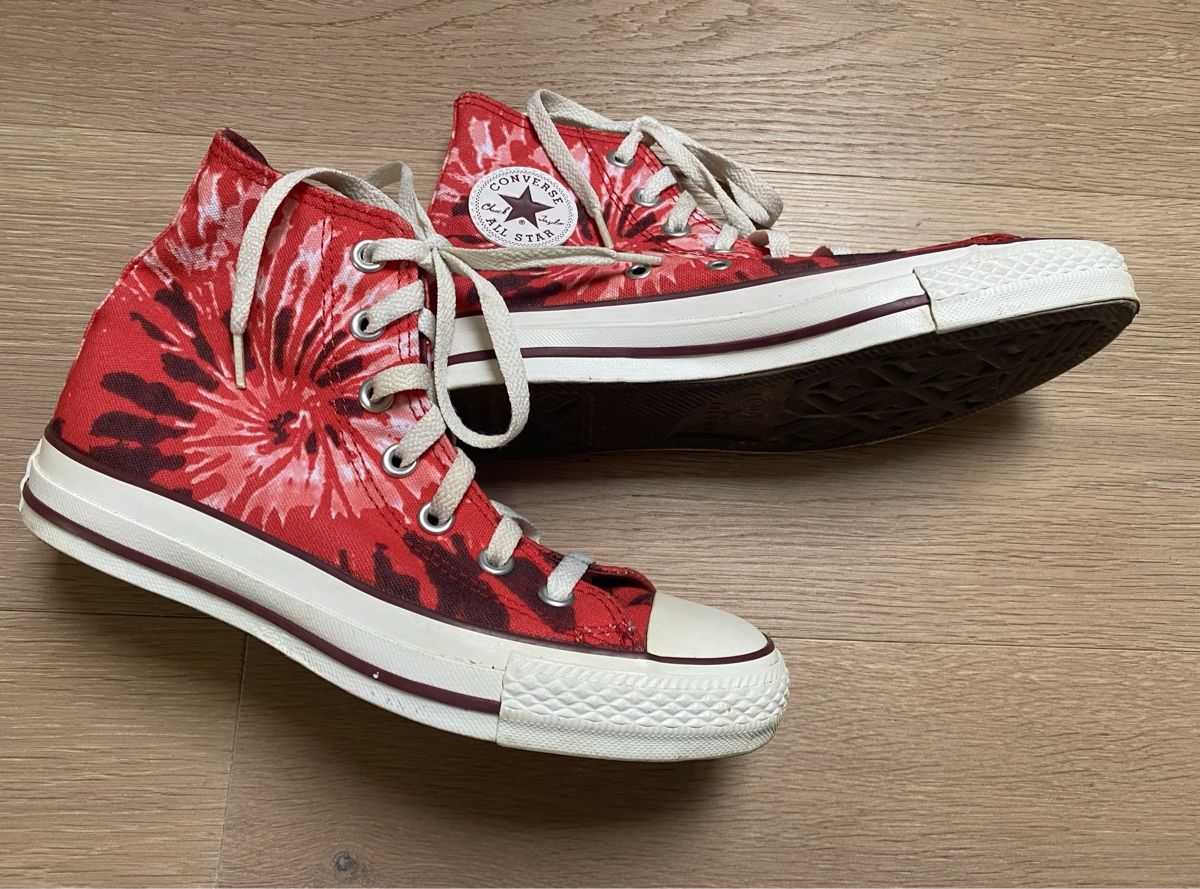 Converse Damenschuhe: Converse Chucks in rotem Batikstoff Grösse 36.5 – Gebraucht aus Winkel von Flyhy2020 3