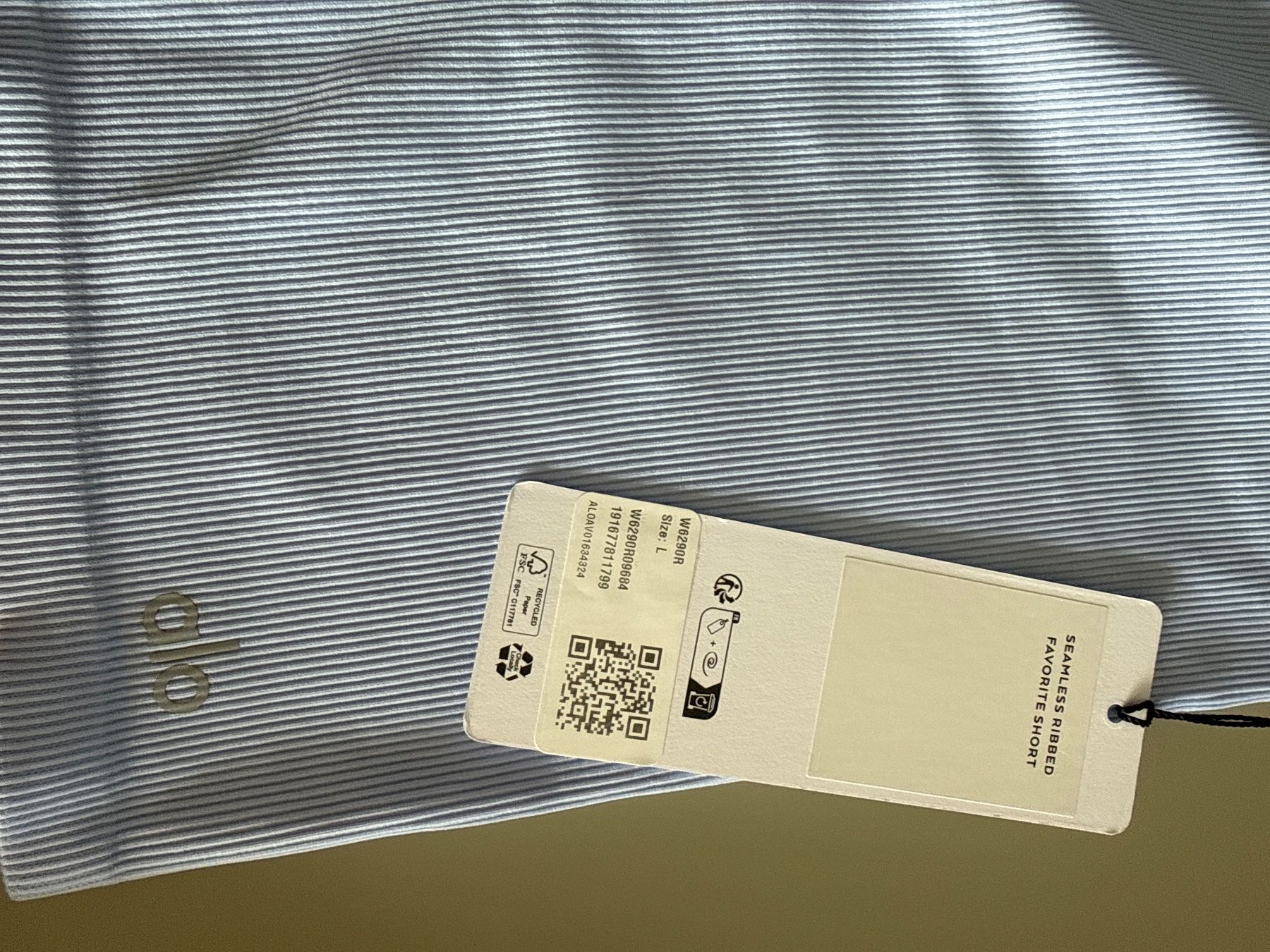 Alo Yoga Pantaloni: Alo Seamless Ribbed Favorite Short – Nuovo e nell'imballaggio originale da Rüschlikon venduto da Tennenberg17 1