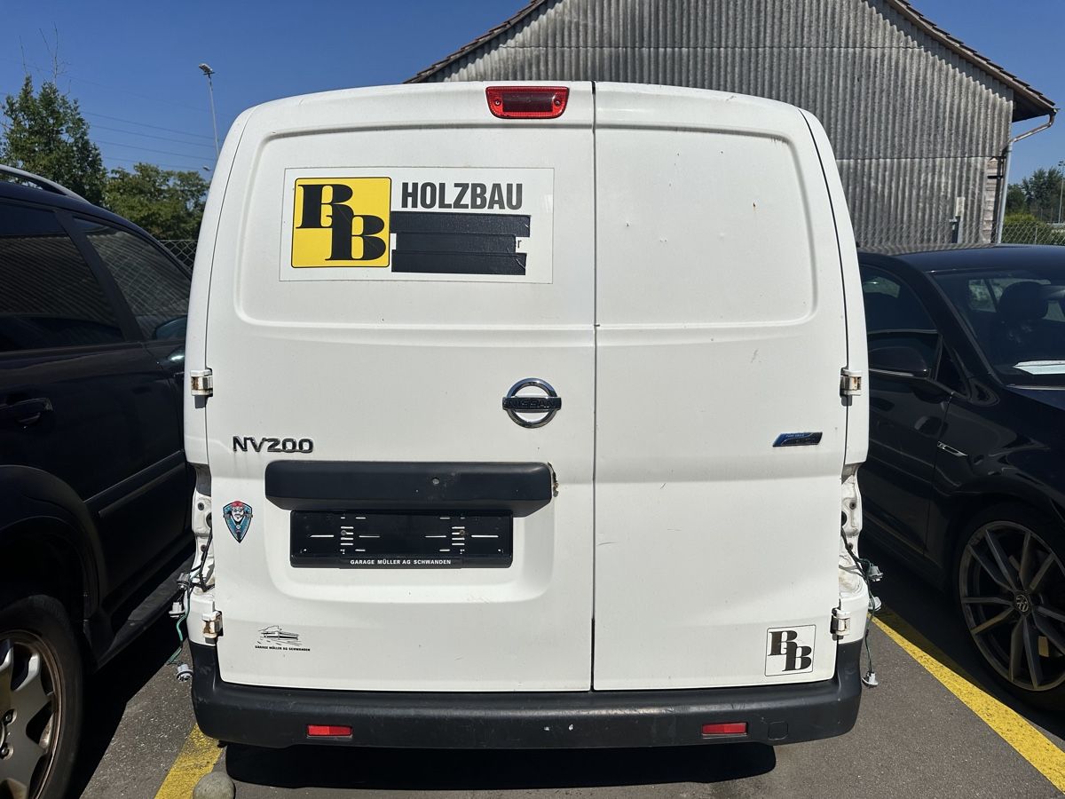 Tutti pezzi di ricambio auto: Nissan NV200 van. Front damage. White. – Usato da Weiach venduto da Aleksandar.B 3