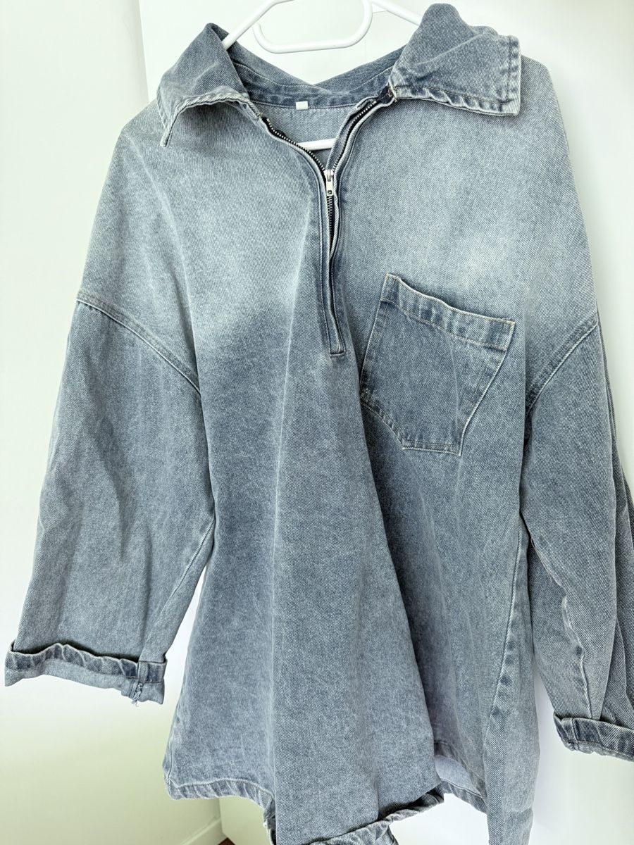 Tops: Blouse démon – D'occasion à Monthey par sen_6ckr