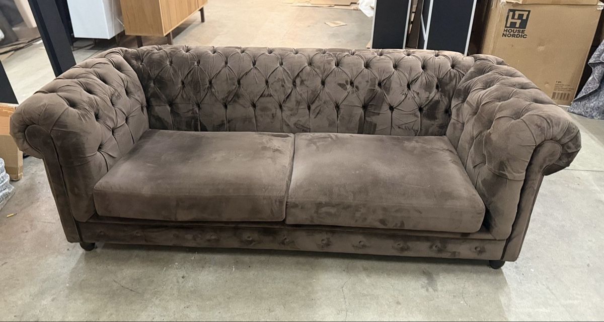 Chesterfield Divani: Sofa Chesterfield Samt Stoff – Usato da Adliswil venduto da Relsip