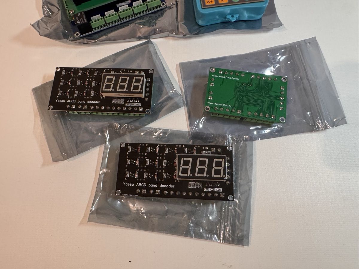 Elektronikbauteile: Yaesu Band Data ABCD Kit: 2x Decoder + Splitter + Relais – Neu (gemäss Beschreibung) aus Rombach von vir_2dsd 3