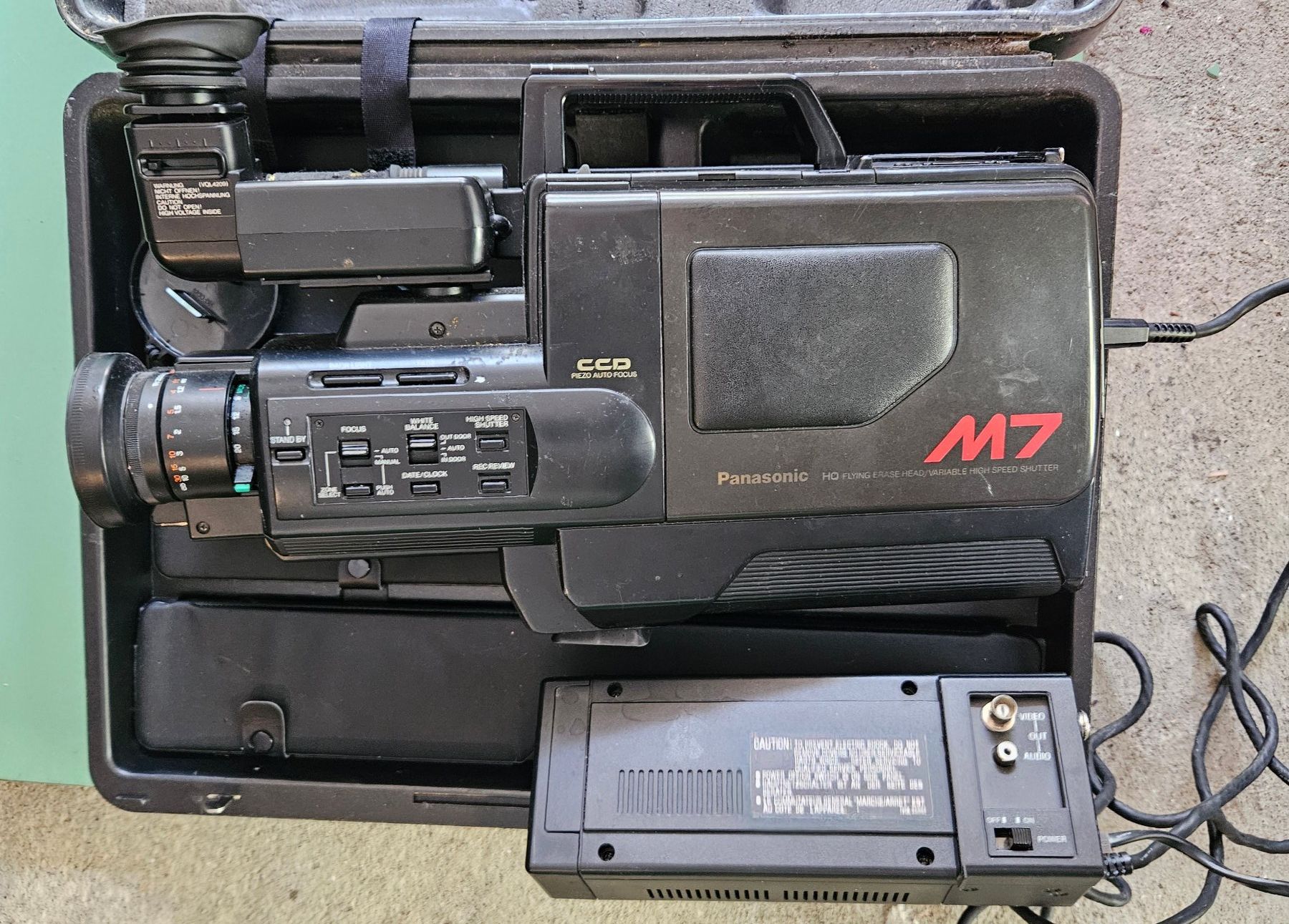 Panasonic Videocamere: Panasonic M7 VHS Video Camera Vintage – Difettoso da Bern venduto da Airwin