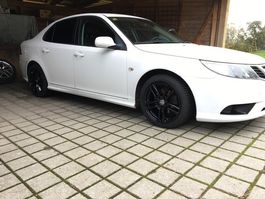 Saab 9-3 Limousine mit Dachträger als Ersatzteilspender