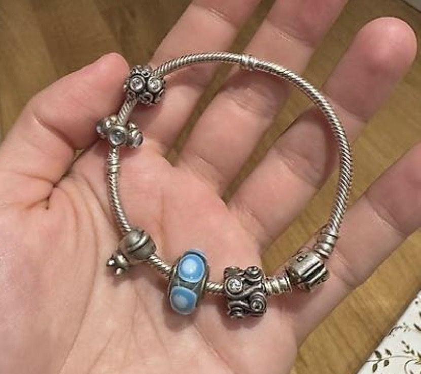 Pandora Bracciali & Braccialetti: Armband mit Charms – Usato da Bremgarten AG venduto da val_ch