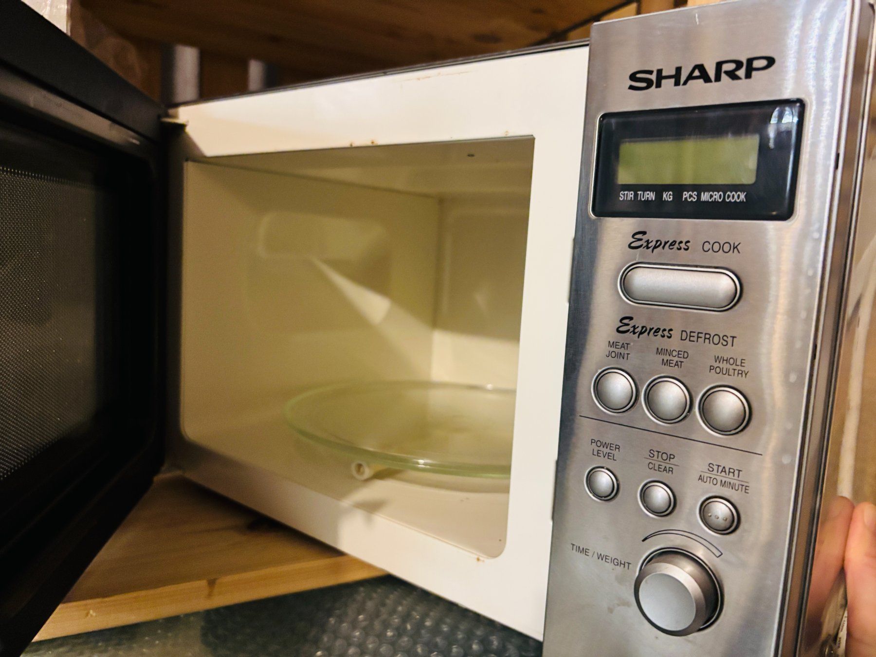 Sharp Forni: Four Micro-onde SHARP R-24STM - 800 W – Usato da Clarmont venduto da sil_59s9 1