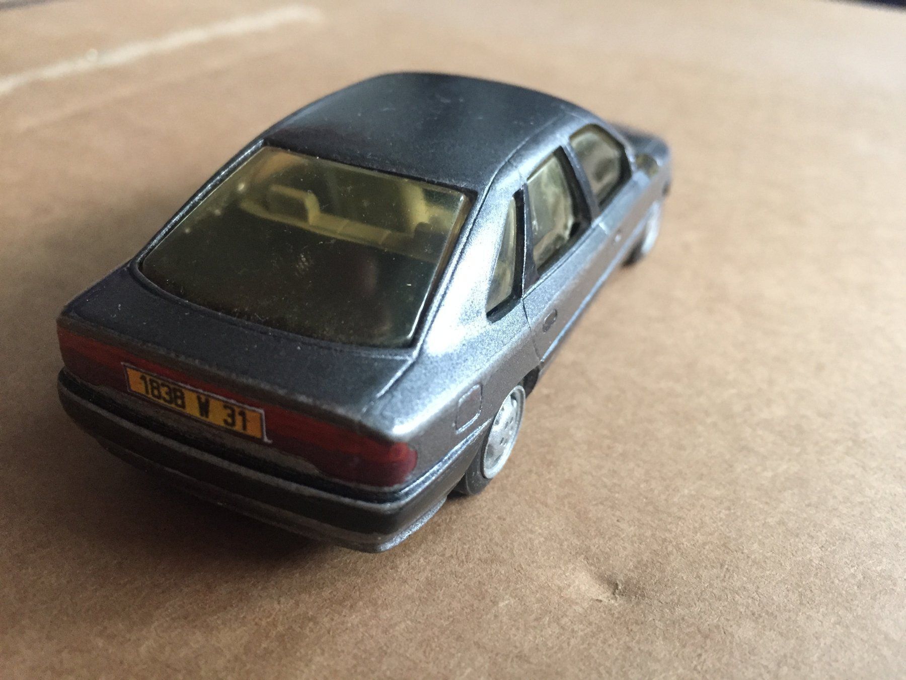 Renault Modellini d'auto: Renault Safrane 1:43 anthrazit Paradcar – Usato da Rüfenach AG venduto da mangusta 1