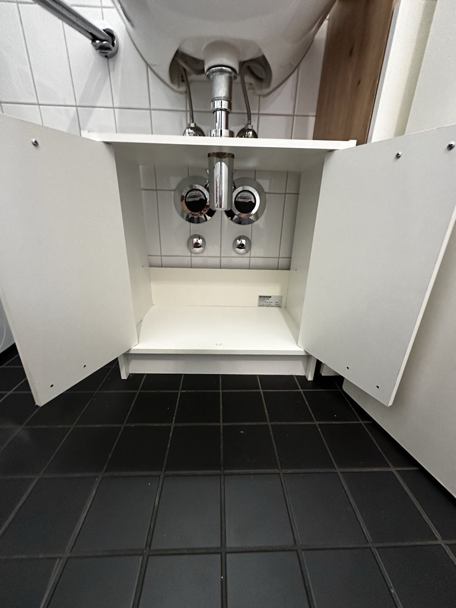 Mobili per bagno: Waschbeckenunterschrank – Usato da Affoltern am Albis venduto da avu_8kpq 1