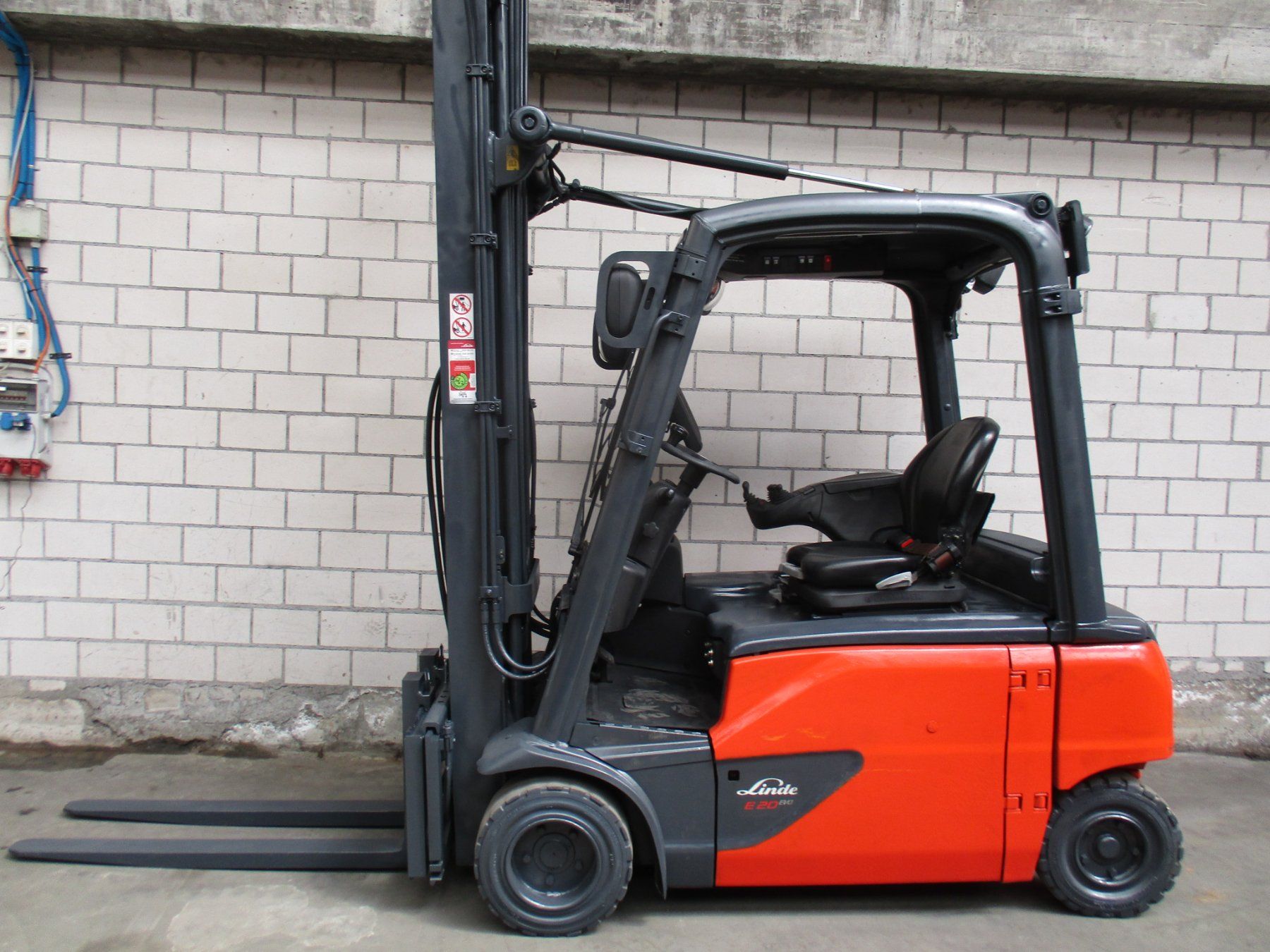 Linde Carrelli elevatori e a forche: STAPLER  LINDE E20 PL-02  ELEKTRO GABELSTAPLER 6.60m Hubhöhe – Usato da Seon venduto da zomahandel