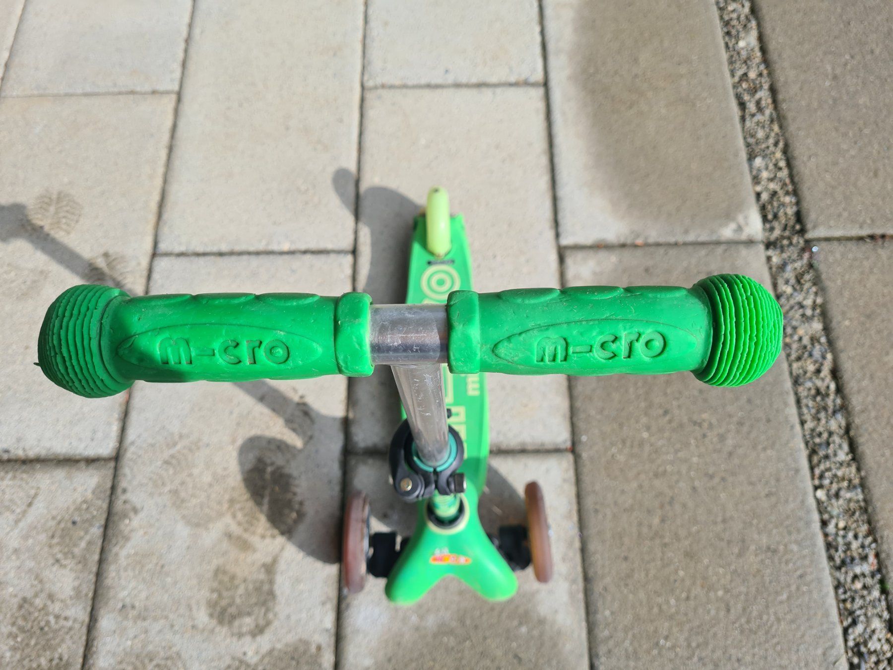 Micro Kickboard: Mini Micro Deluxe Scooter Grün – Usato da Zumikon venduto da daryona 2