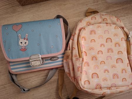 Kinderrucksack Set 2 Stck. Regenbogen Hase guter Zustand