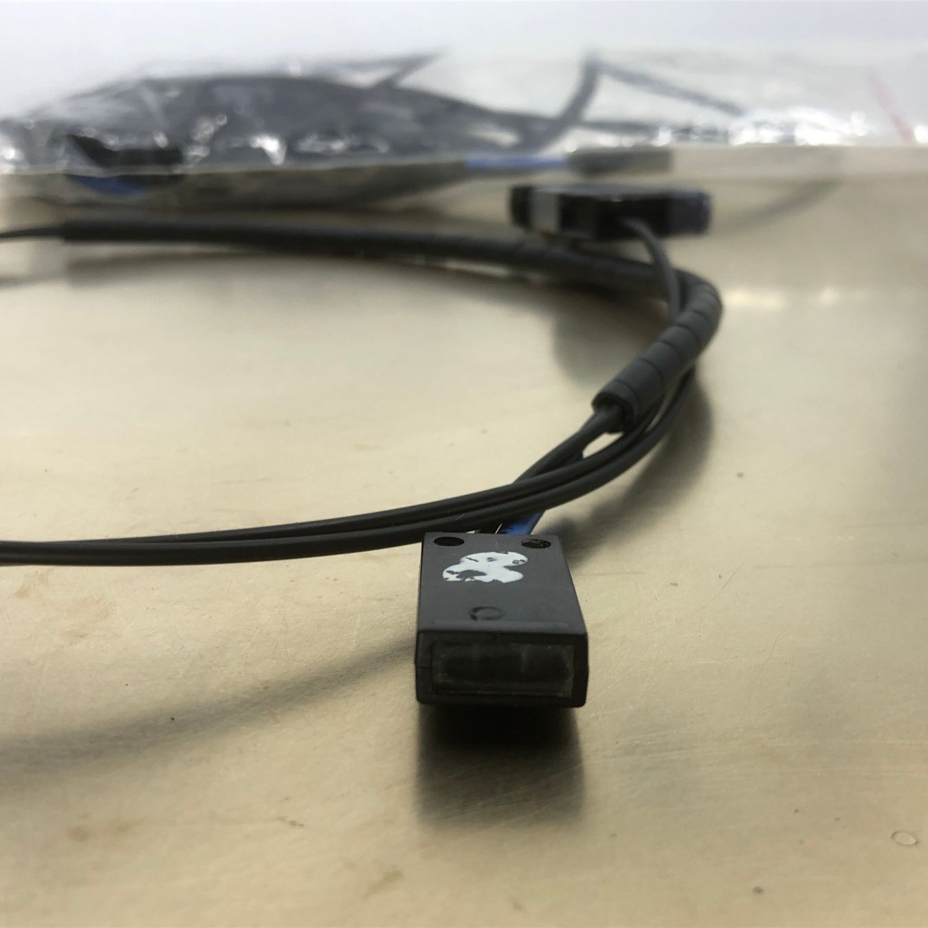 Componenti elettronici: Lichtleiter KEYENCE FS-V32CP & Keyence FU-11 – Usato da Laufenburg venduto da Sirluger 6