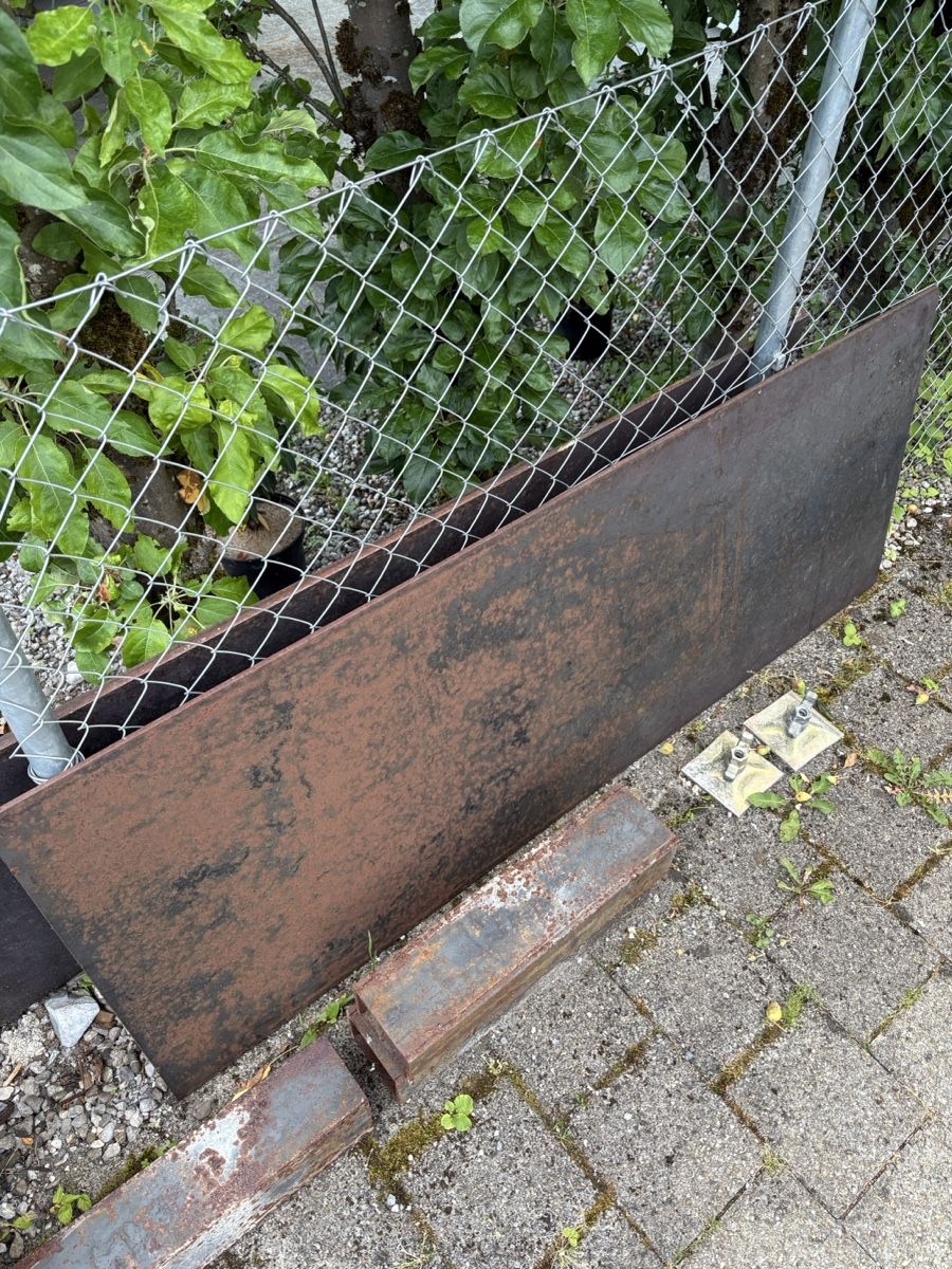 Altro in Decorazioni & Accessori: Robuste Stahlplatten für im Garten – Usato da Männedorf venduto da nicolaywiik