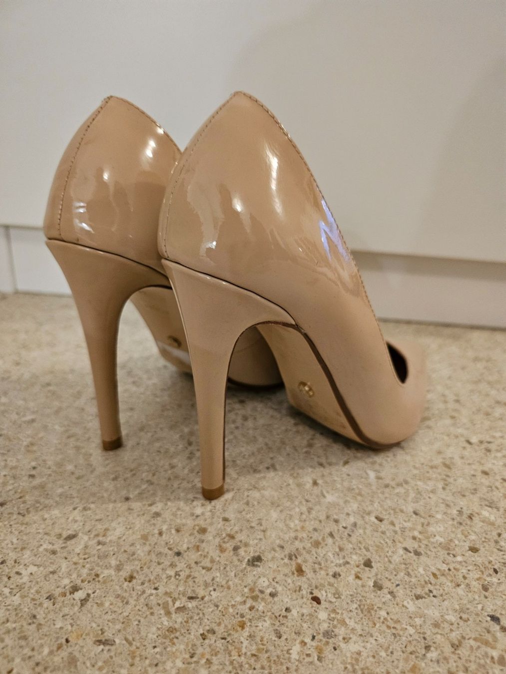 Dune London Scarpe da donna: Escarpins Dune London beige verni, élégants – Usato da lausanne venduto da mariamimib 3