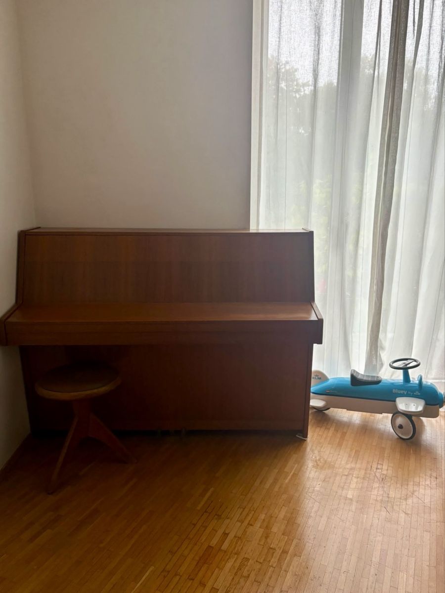 Strumenti musicali: ZIMMERMANN Klavier Nussbaum mit Klavierhocker – Usato da Zürich venduto da nadin.nadin2 1